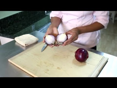 How to Tell if an Onion Is Rotten : Ripe &amp; Fresh Fruits &amp; Veggies