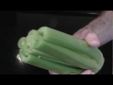 Use Aluminum Foil to Make Celery Last a Month! || Stop Wasting Food!
