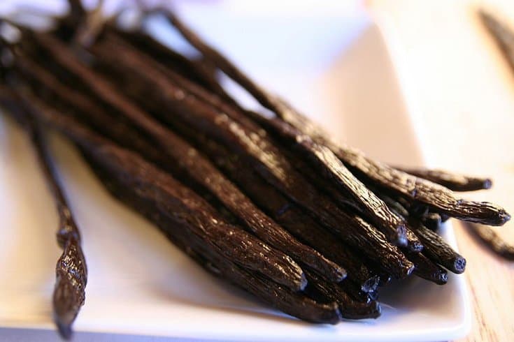 Can You Eat Vanilla Extract Raw? (Does It Need to Be Cooked?)