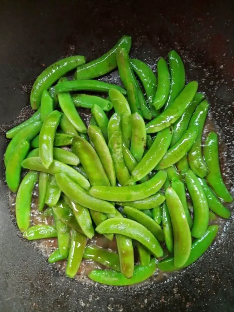 Snap Peas vs Green Beans Are They the same? (What's the Differences?)