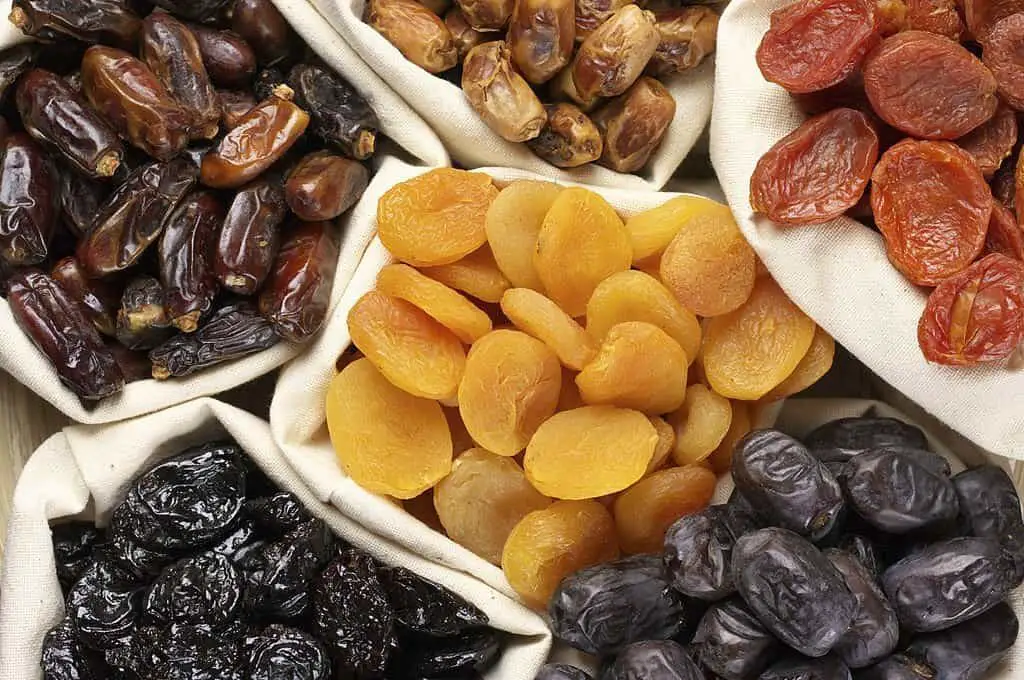 many type dried fruits