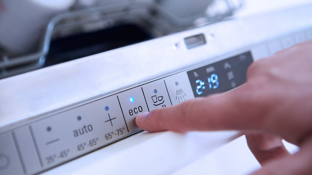 using the eco button on dishwasher