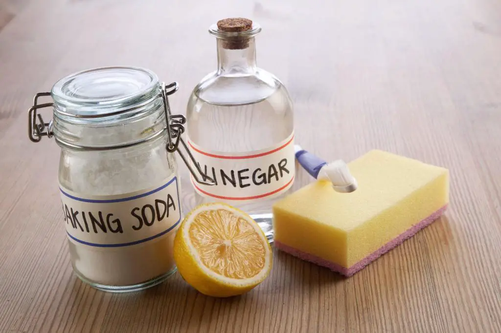vinegar baking soda cleaning