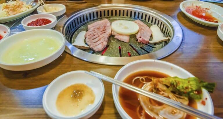 what do koreans eat on independence day