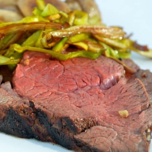 grilled beef tenderloin with frizzled leeks