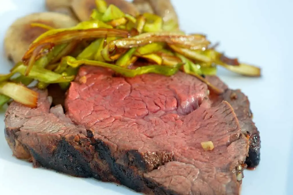 grilled beef tenderloin with frizzled leeks