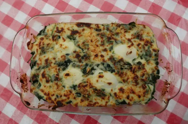 Spinach With Béchamel Sauce Gratin Hard-Boiled Egg Baking in the Oven Recipe