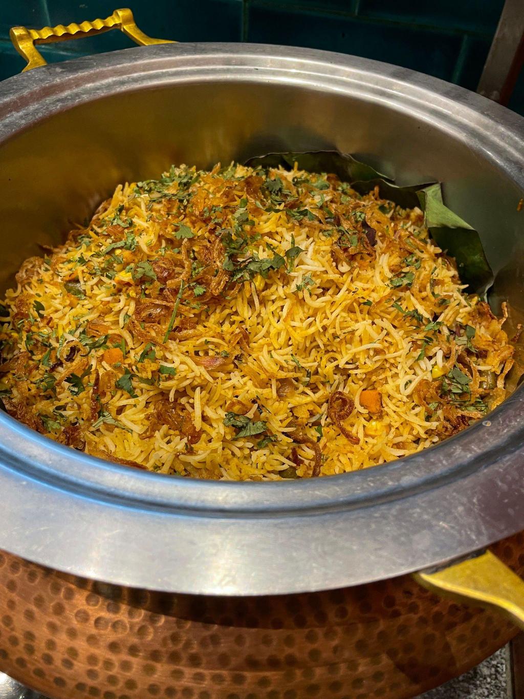 biryani rice dish chicken