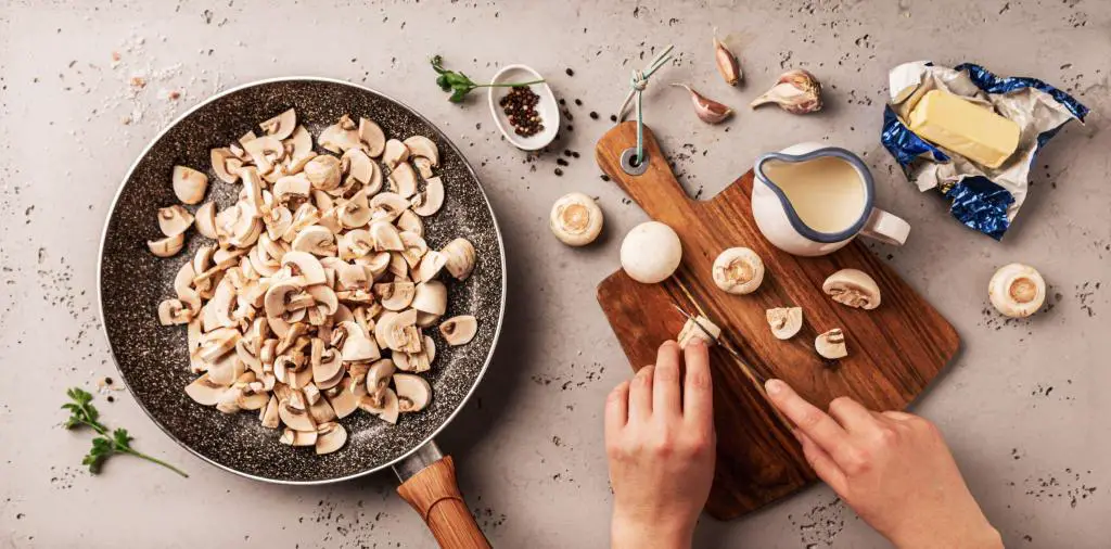 mushroom prepare before cooking