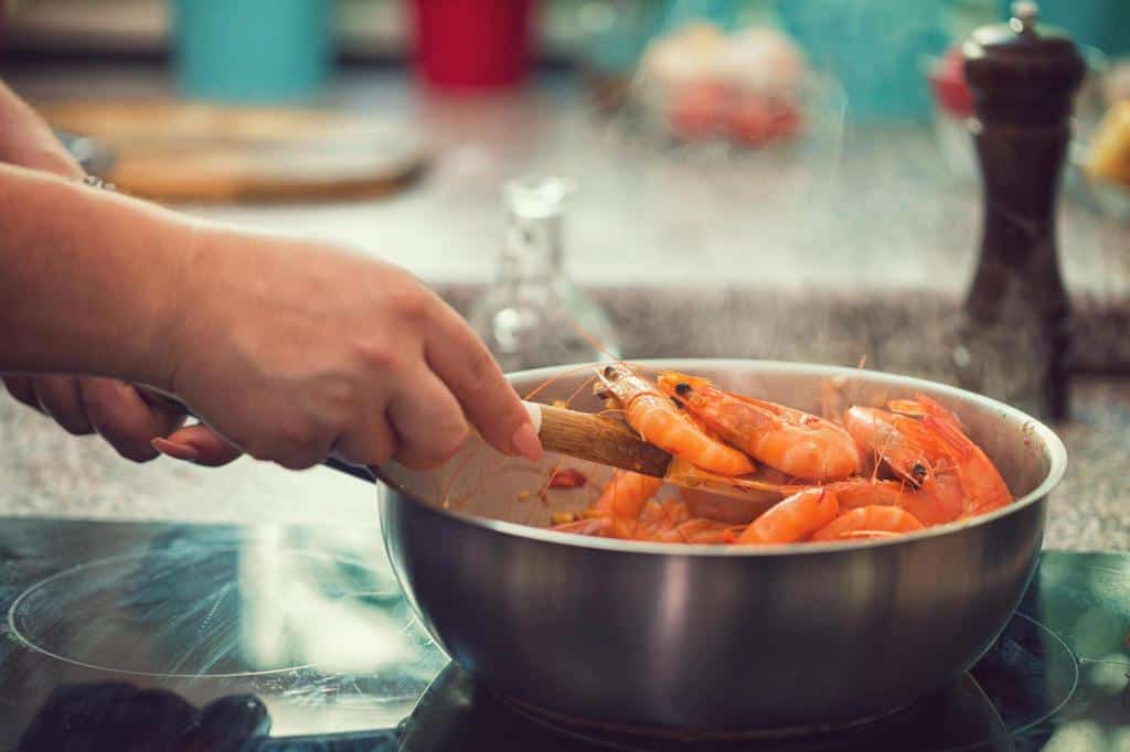 preparing shrimps prawn for cooking