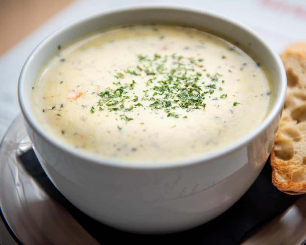 cream soup with toasted bread