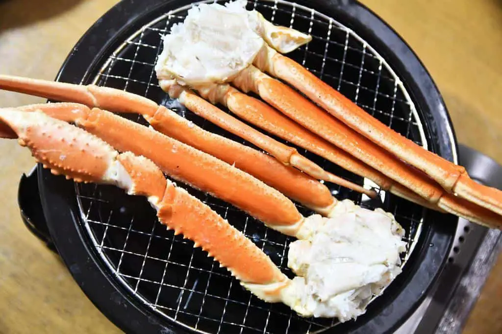 grilled snow crab on a net