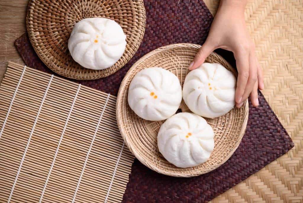 steamed buns stuffed with minced pork