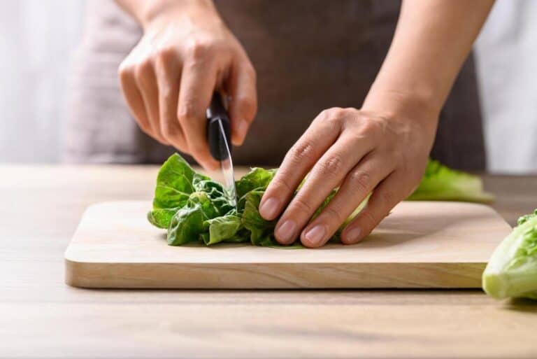 Hand-torn or Cut with a Knife? Best Method for Green Lettuce