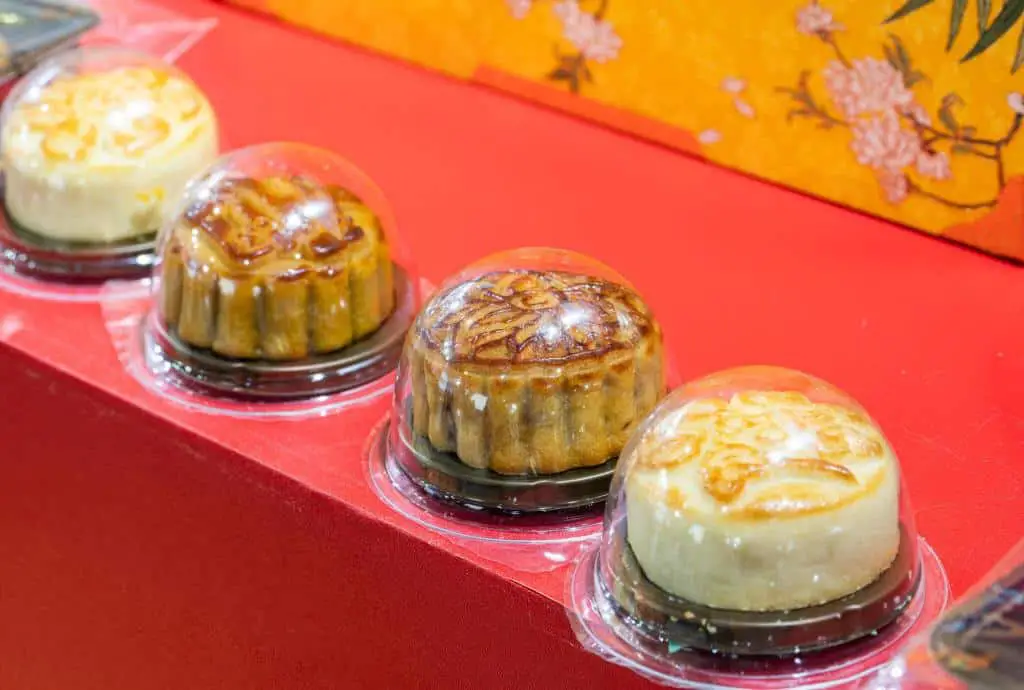 many different mooncake