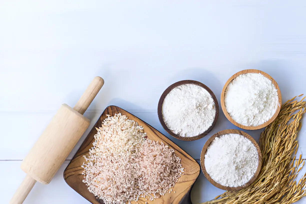 rice flour in wooden bowl with white rice thai native