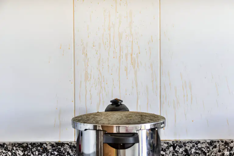 A Step-by-Step Guide to Clean Cooking Grease Off Painted Walls in Minutes