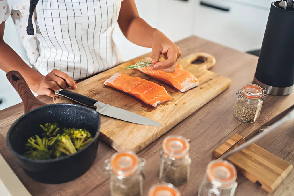 cook raw salmon fillet