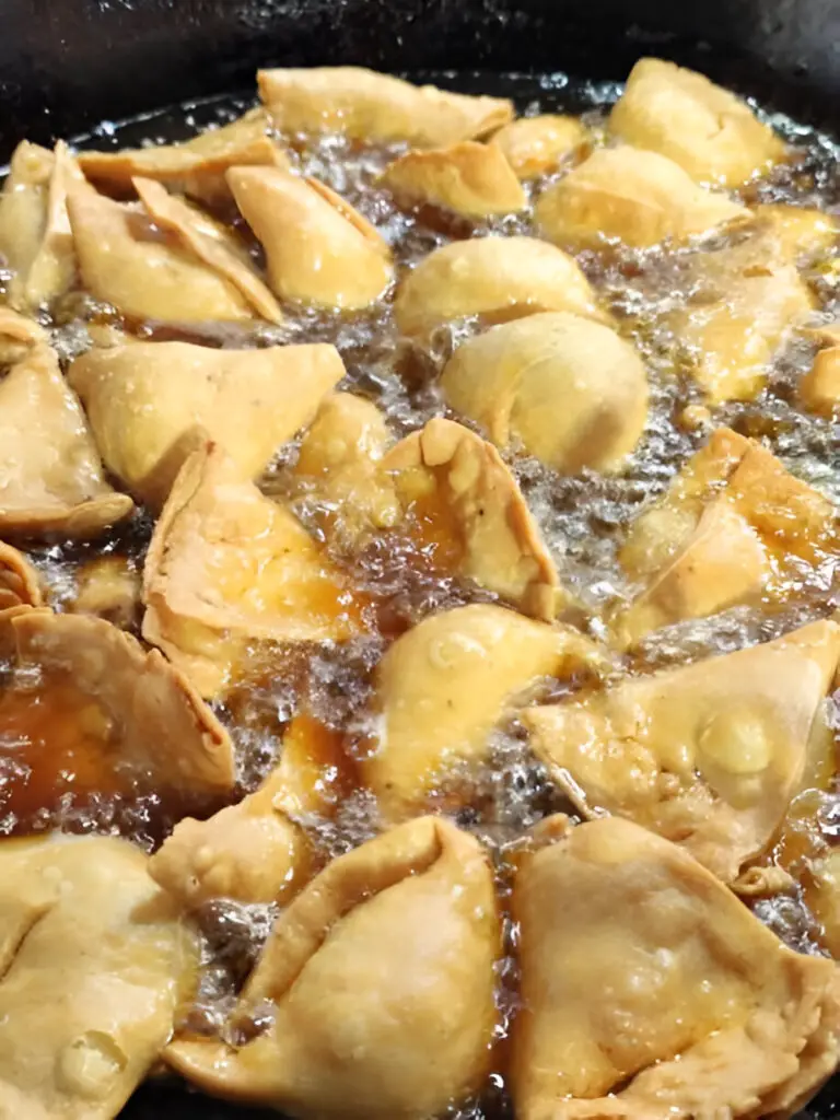 hot fried samosa in hot oil