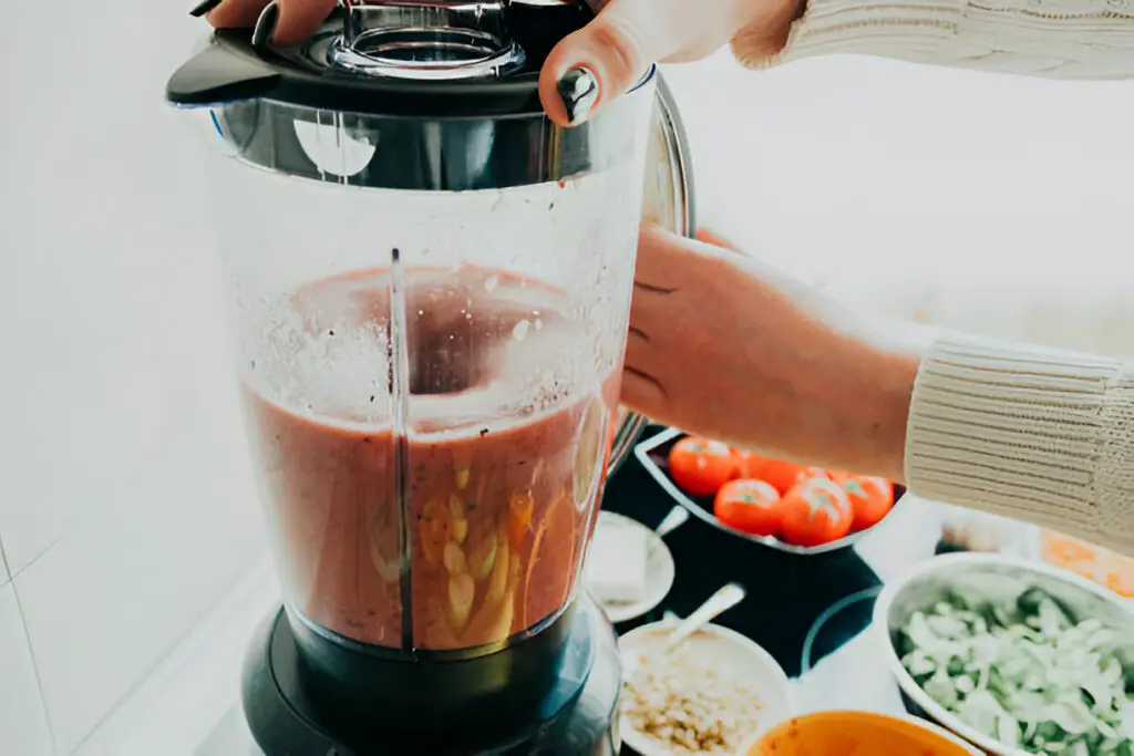 making healthy smoothie tomatoes blender