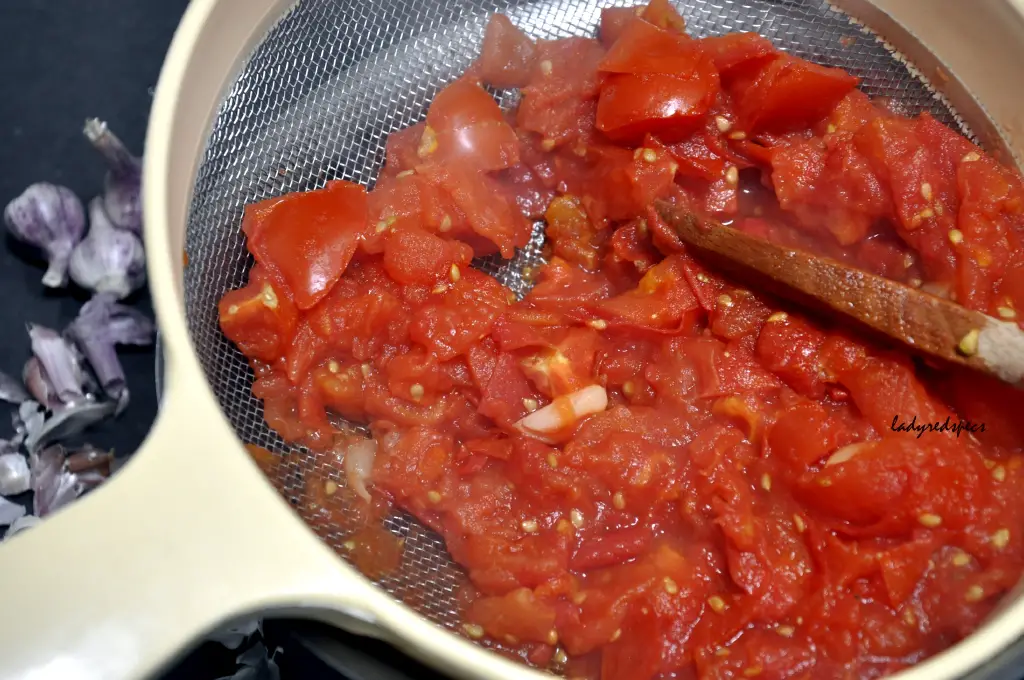 passata tomatoes straining