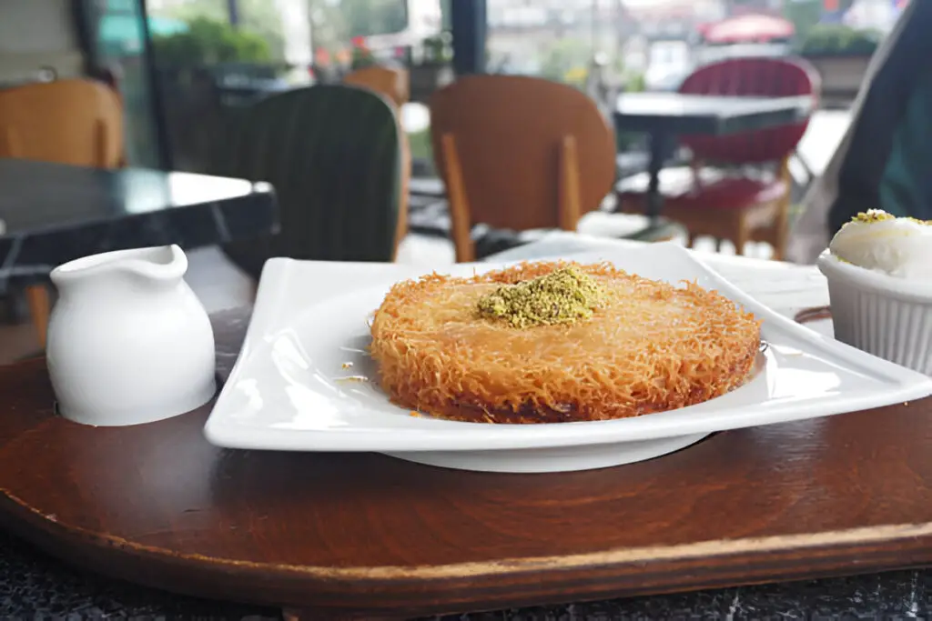 turkish dessert kunefe kunafa kadayif with pistachio