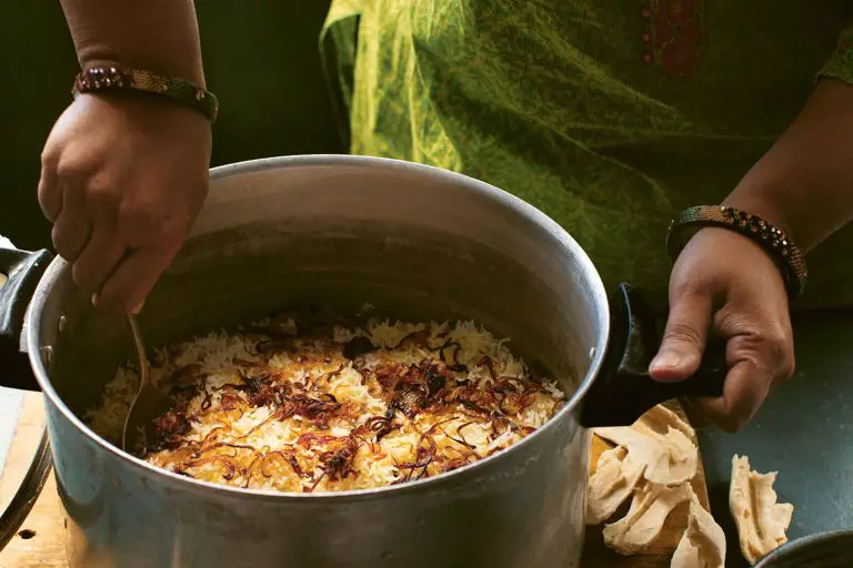 cooking chicken biryani