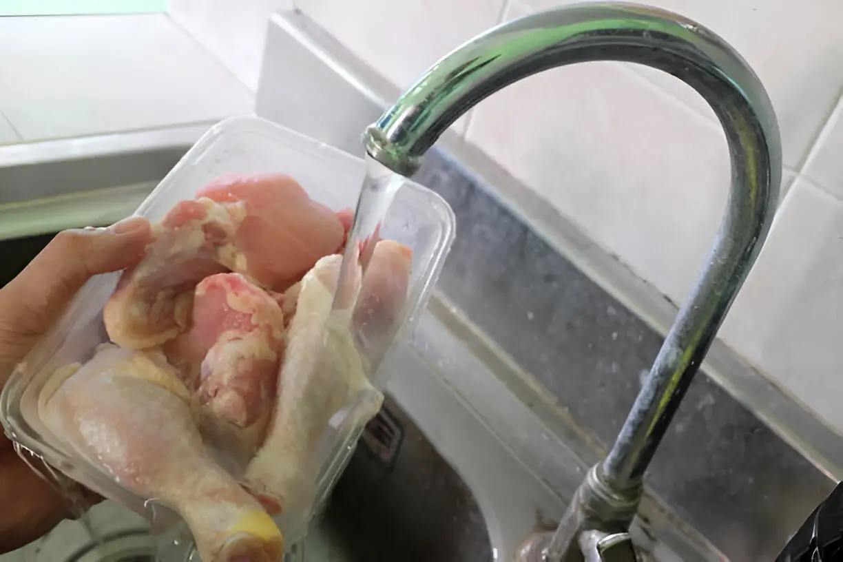 thawing frozen chicken meat-on-running-water