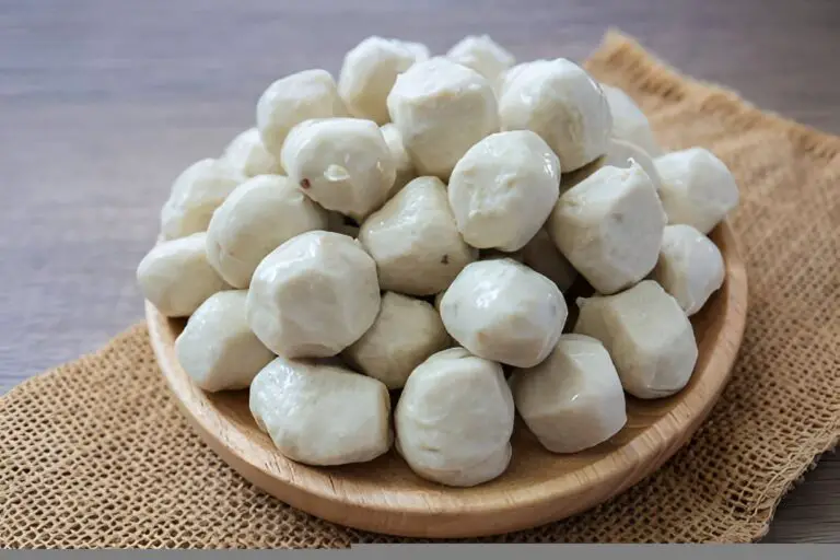 pork meatballs in wooden plate