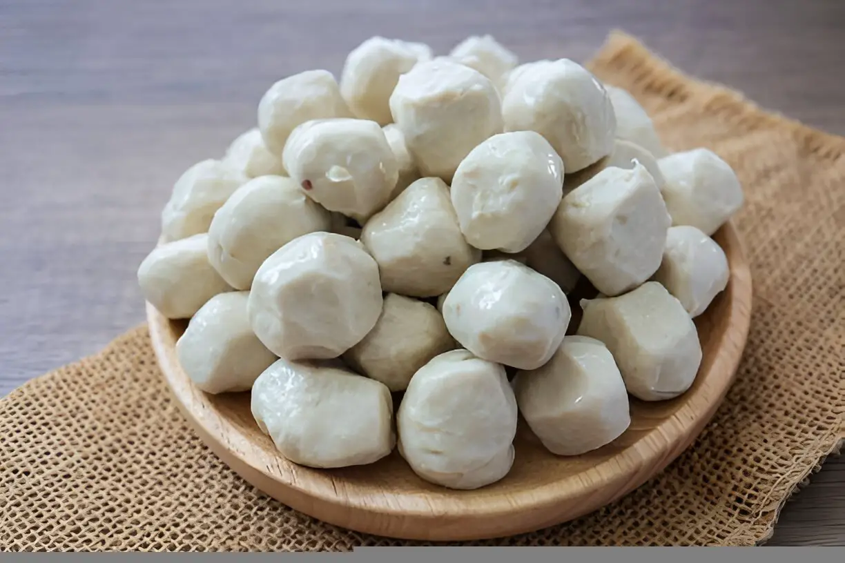 pork meatballs in wooden plate