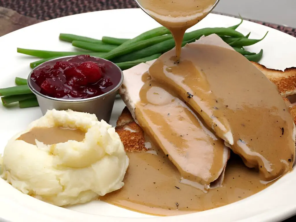turkey with gravy mashed potatoes and green beans